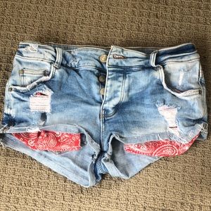 Zara daisy dukes with red bandana pockets